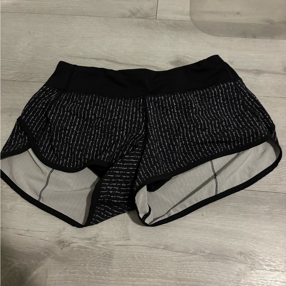 LULULEMON speed up shorts size 8, 2.5 inseam